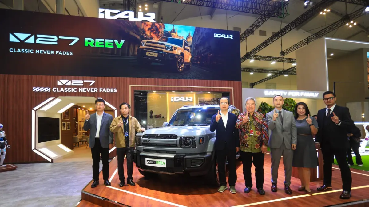 Bersama jajaran manajemen iCAR, Chery Group, dan HANDAL Indonesia Motor berfoto di konferensi pers GIIAS 2026.