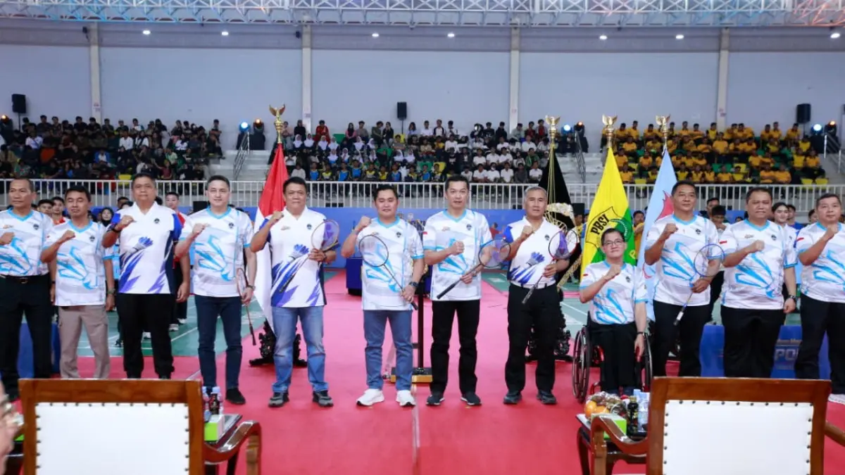 Kejuaraan Bulutangkis Kapolri Cup 2026 resmi dibuka di GOR Universitas Negeri Jakarta (UNJ), Senin (27/7).