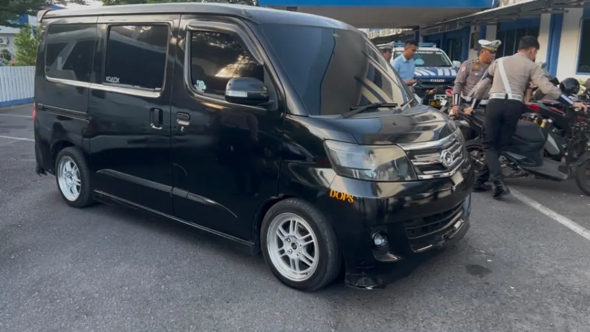 Sebuah mobil terjaring bersama motor melalui operasi yang dilaksanakan Ditlantas Polda Sulut, Rabu (29/07/2026)
