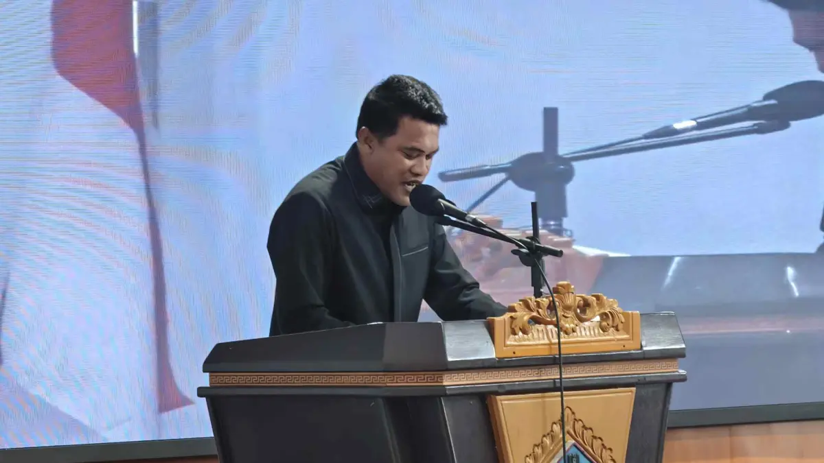 Anggota DPRD Minut Irfan Samatea saat membacakan pandangan fraksi Tonsea