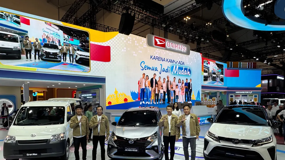 Manajemen Astra Daihatsu Motor Berfoto Dengan Penyegaran produk Baru
