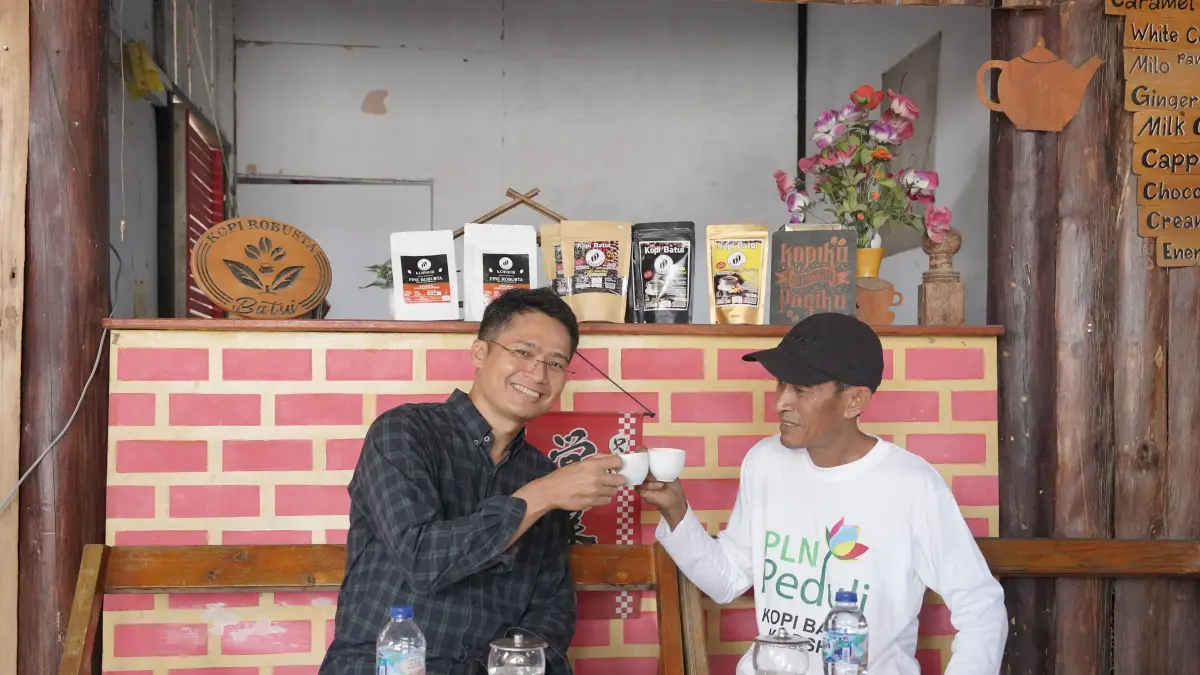 Menyambut HUT ke 81 RI, PLN UIP Sulawesi Serahkan Bantuan TJSL Hulu-Hilir untuk Kemandirian Petani Kopi Batui