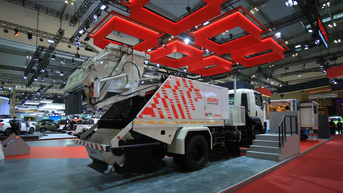 Isuzu GIGA FVR Road Sweeper 