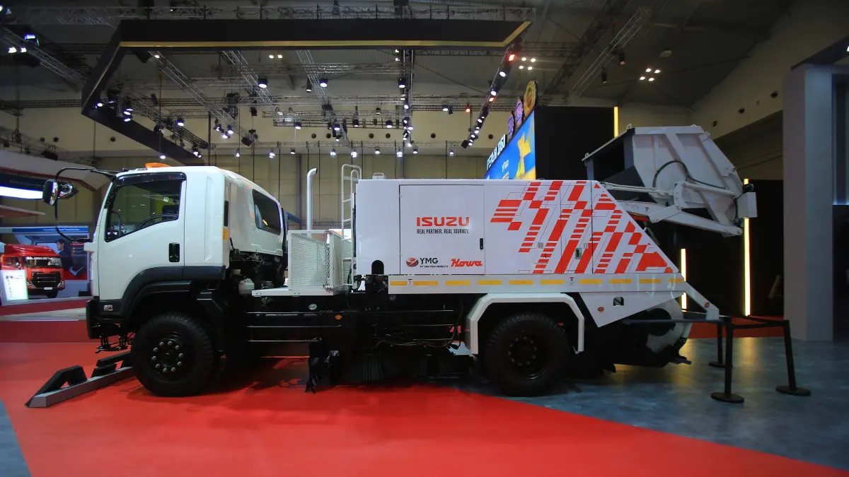 Isuzu GIGA FVR Road Sweeper