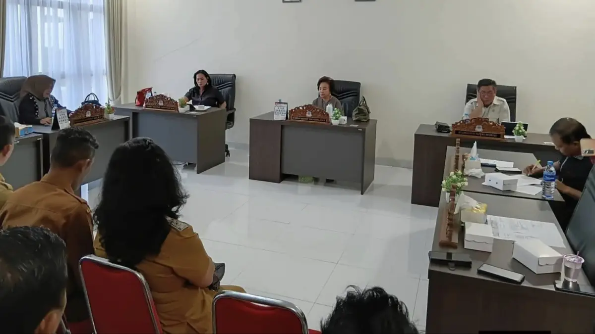 JELAS: Rapat dengar pendapat antara Komisi 1 DPRD Manado dengan beberapa pejabat dan instansi terkait perihal penetapan lingkungan baru, Selasa (4/8) di ruang komisi 1