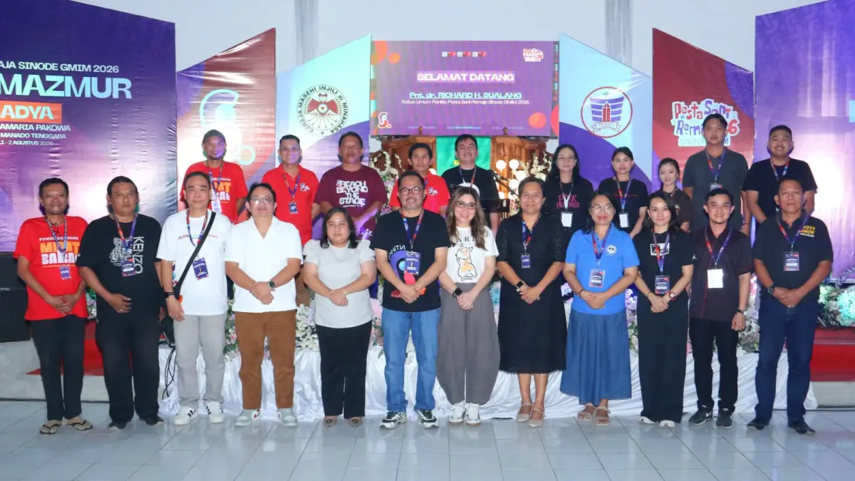 PANTAU: Ketua Umum Panitia PSR 2026 saat mengunjungi lomba Baca mazmur Madya di GMIM Samaria Pakowa