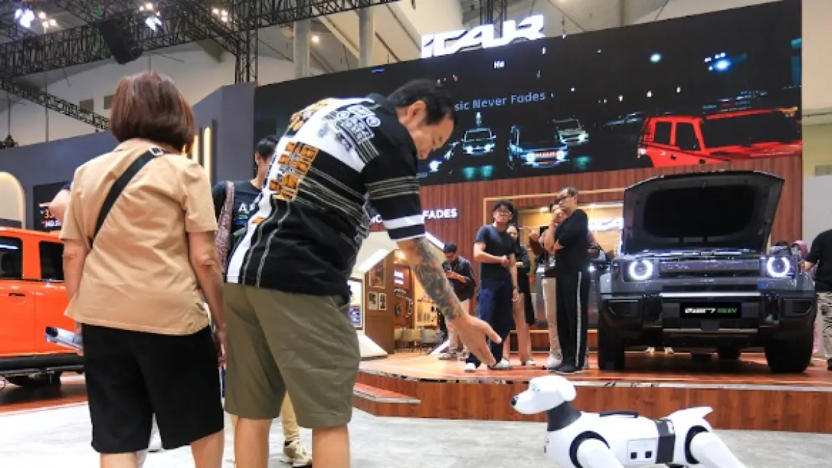  Robot anjing AiMOGA Argos turut hadir menyambut pengunjung melalui berbagai interaksi