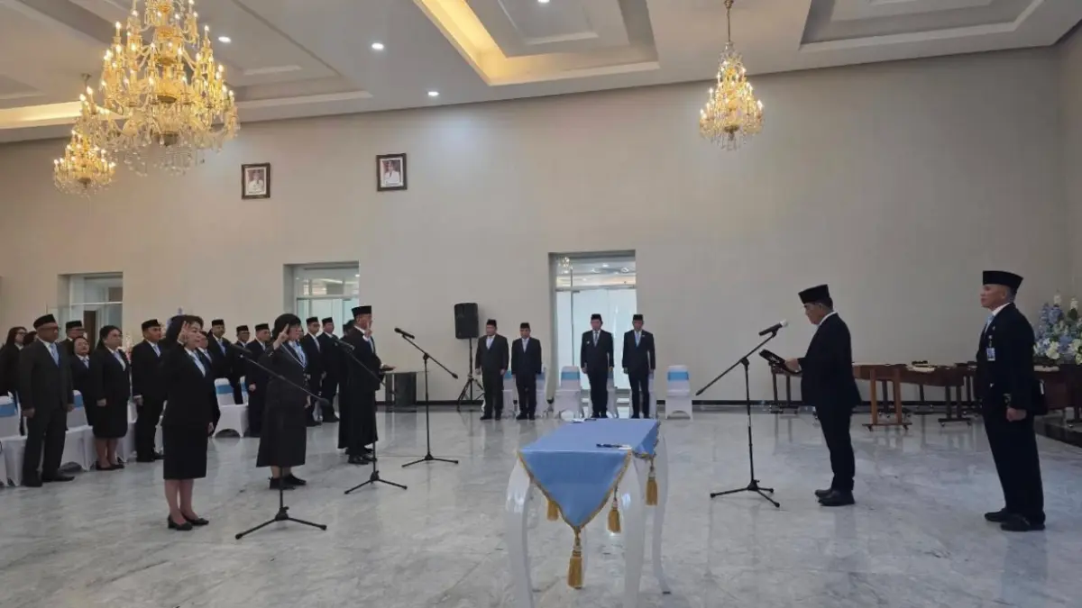 Gubernur Sulawesi Utara, Mayjen TNI Pur Yulius Selvanus, kembali melakukan penyegaran jajaran pejabat pimpinan tinggi pratama (Eselon II) di lingkungan Pemerintah Provinsi Sulawesi Utara.