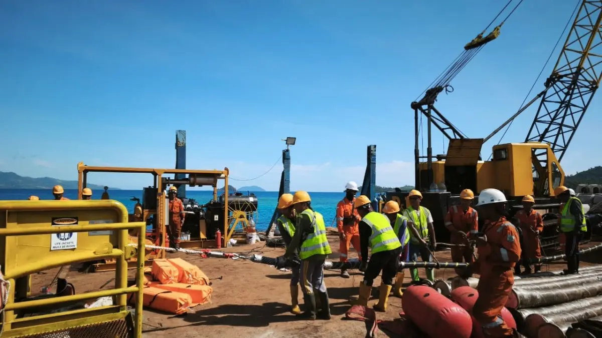 Bentangkan Kabel Laut 1,95 KMS, PLN Nyalakan Listrik Perdana di Pulau Dudepo dan Tuntaskan 100 Persen Rasio Desa Berlistrik Provinsi Gorontalo