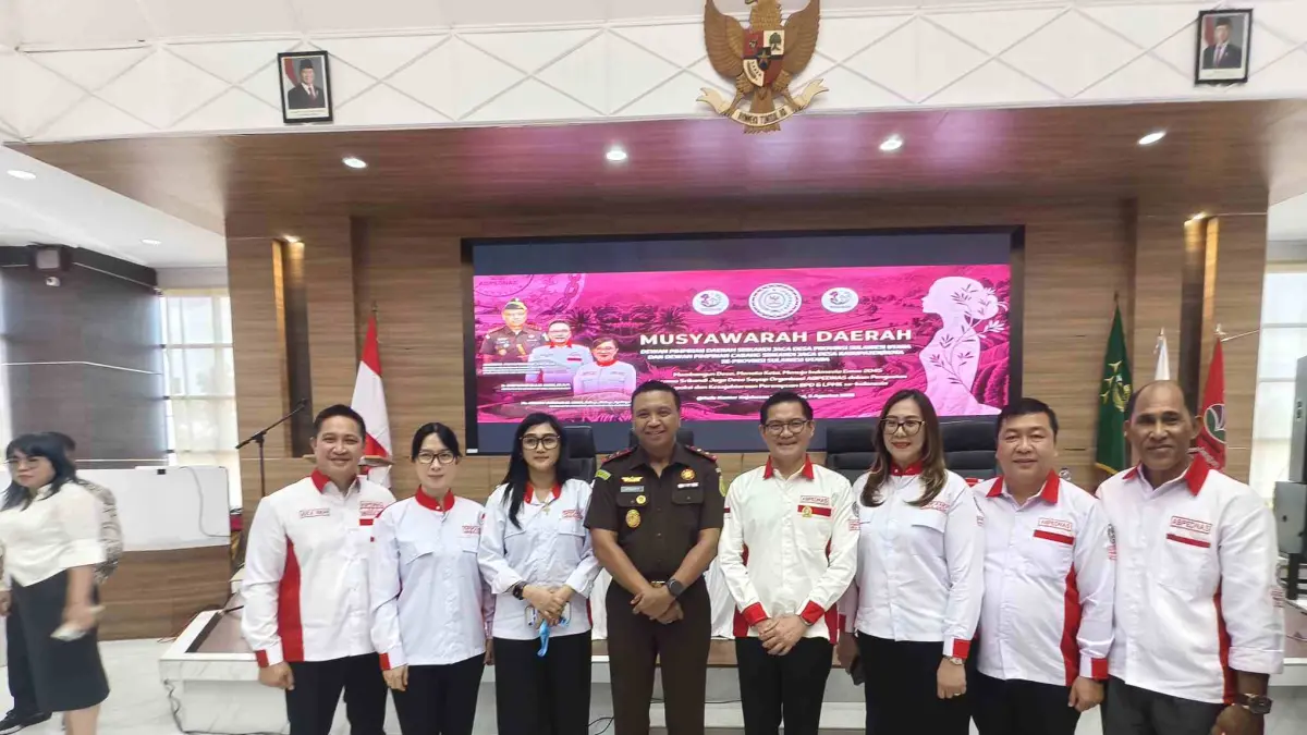 Bupati Minahasa Utara Joune Ganda bersama anggota ABPEDNAS Minut swafoto bersama Kajati Sulut Jacob Pattipeilohy. 
