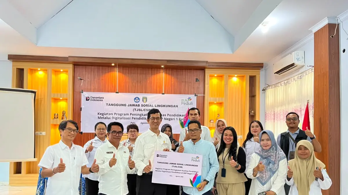 PLN Dorong Digitalisasi Pendidikan di SMP Negeri 1 Palu Lewat Program TJSL