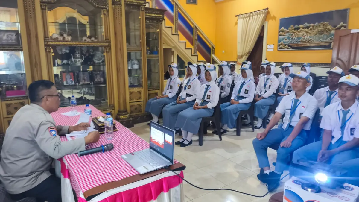 Sat Binmas Polres Bolmut Bina Anggota Paskibraka