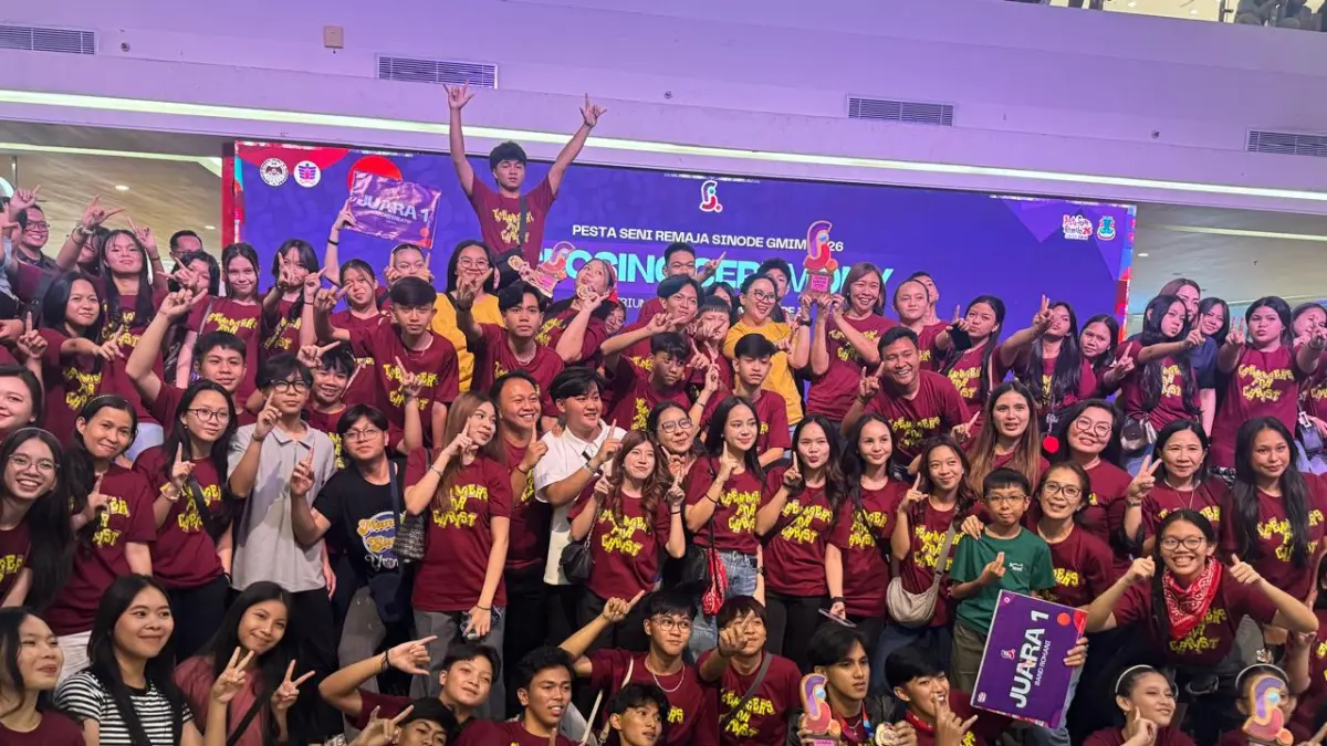 Kontingen Wilayah Manado Sario usai menerima piala penghargaan juara umum dalam PSR tahun 2026, tadi malam.