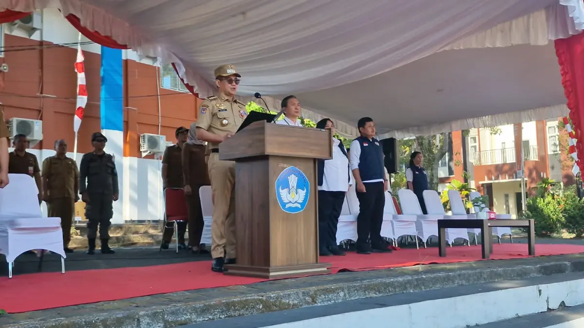 Bupati Minahasa Utara Joune Ganda saat membuka Masa Pengenalan Lingkungan Sekolah (MPLS) Ramah Sekolah Nasional Terintegrasi (SNT) di Balai Penjaminan Mutu Pendidikan (BPMP) Sulawesi Utara, Pineleng Kabupaten Minahasa.