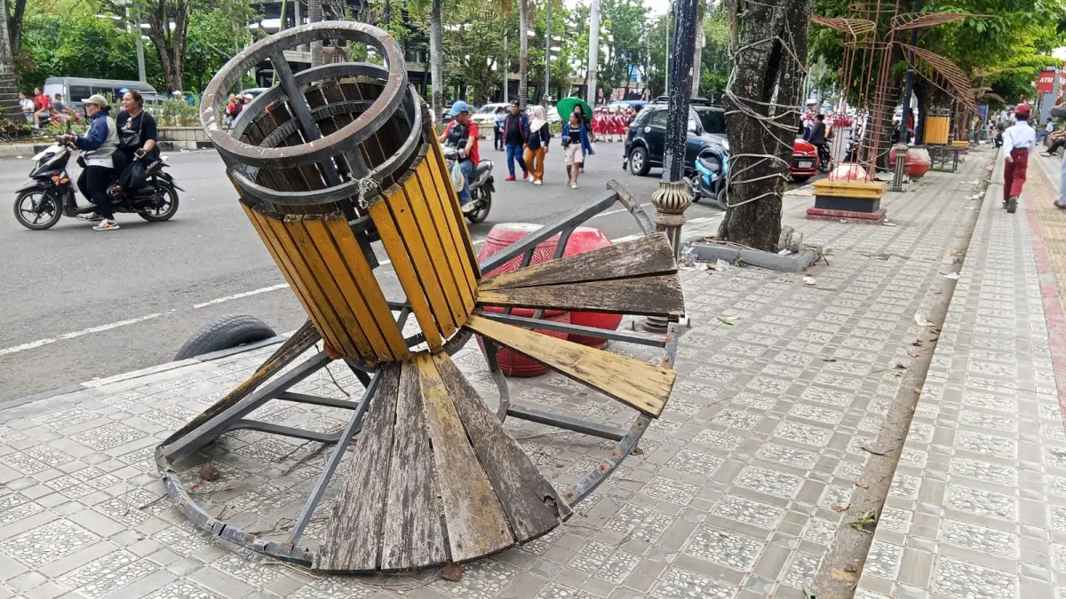 Nampak sarana penunjang pedestrian di depan Kantor Wali Kota Bitung.(Franky Sumaraw/MP)