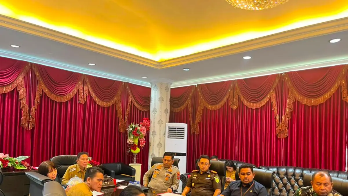KOORDINASI: Bupati Minahasa Selatan Franky Donny Wongkar, memimpin Rapat Koordinasi Forkopimda Minsel. Salah satu agenda yang dibahas yakni pemantapan persiapan rangkaian HUT ke-81 Kemerdekaan RI Tahun 2026 agar berlangsung aman, tertib dan lancar.