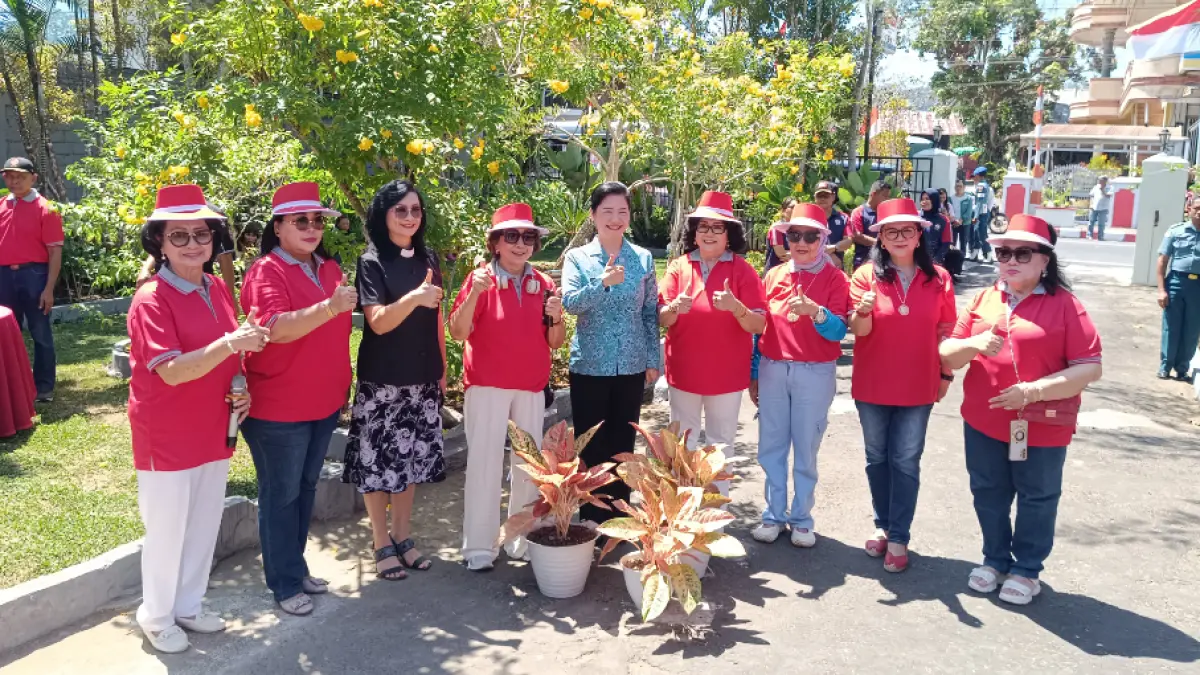 Sukacita menyambut ulang tahun PIPS ke 2 dalam Pasar Murah dan Pemeriksaan Kesehatan Gratis di Wale Sarongsong Tomohon