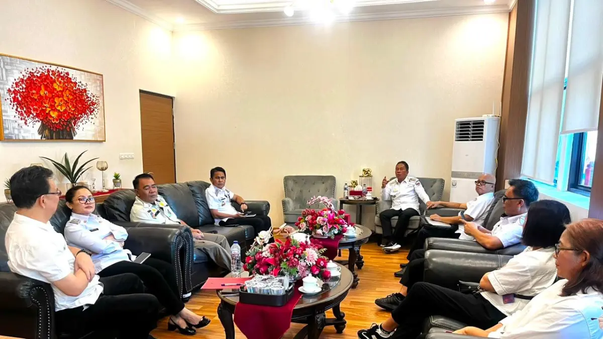 MANTAP: Bupati Minahasa Selatan Franky Donny Wongkar, selaku Ketua Umum KONI Minsel, menggelar pertemuan bersama unsur pimpinan KONI di Kantor Bupati Minahasa Selatan, Rabu (12/8).
