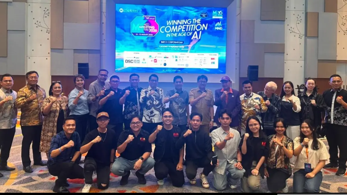 Walikota Manado Andrei Ang dan Hermawan Kartajaya  foto bersama IMA Sulut 