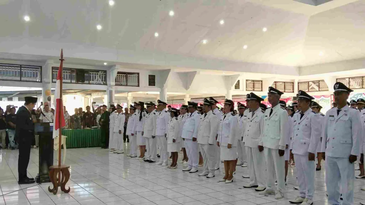 Bupati Michael Thungari melantik 97 penjabat Kapitalaung, Kamis (13/8/26).