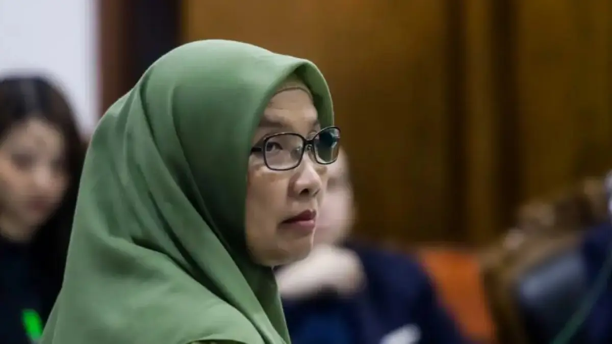 Indah Utami saat memberikan keterangan sebagai saksi dalam sidang gugatan PT Java Fortis Corporindo (JFC) terhadap mantan direkturnya, Nany Widjaja di Pengadilan Negeri Surabaya, Rabu (12/8)/ (Jawapos)