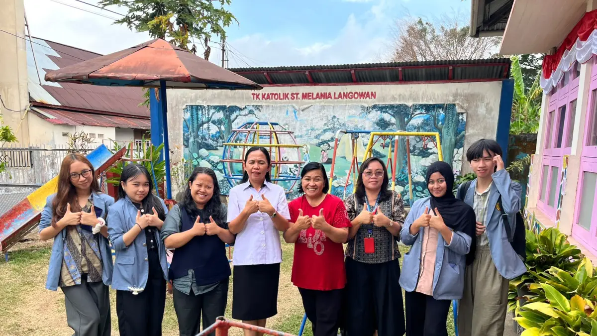Tim Dosen Jurusan Sastra Inggris Universitas Sam Ratulangi gelar program pengabdian masyarakat di TK Melania Langowan pada 11–12 Agustus 2026.