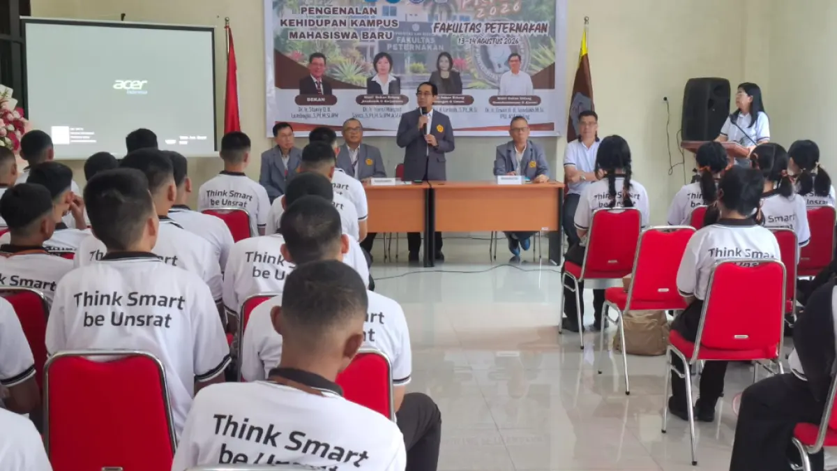Plt Rektor Unsrat Manado Prof Jamaluddin Jompa didampingi Dekan Stanly Lombogia melihat langsung pelaksanaan PK2MB di Fakultas Peternakan