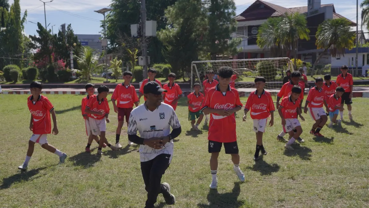 Coaching Clinic Festival Sepak Bola Rakyat di Manado Bersama Pelatih Izaac Wanggai 