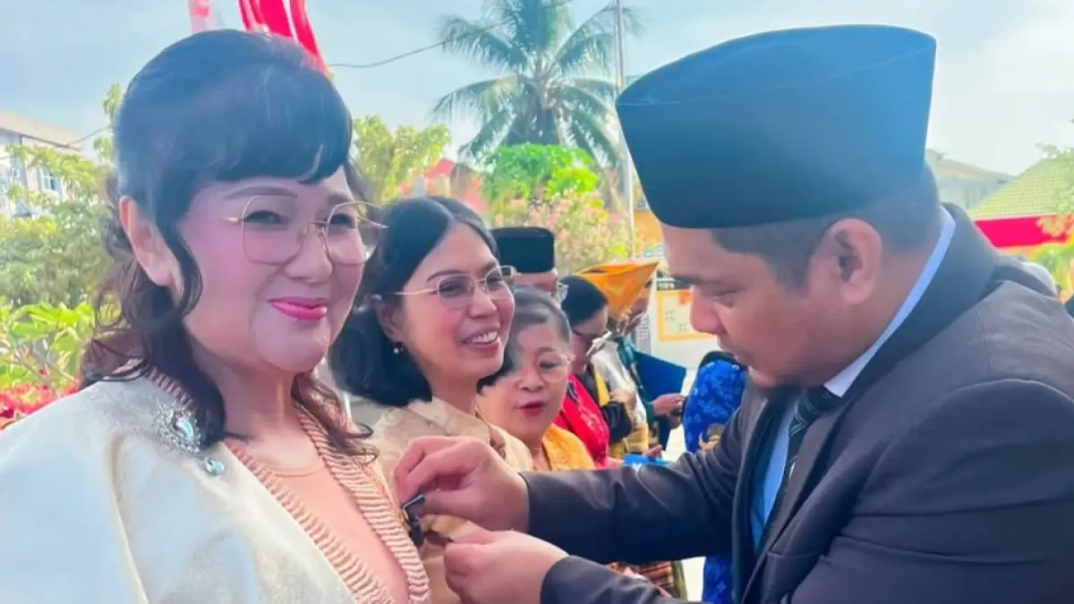 PENGABDIAN: Dr Roosye Marie Lolowang SPd MPd, Dosen Fakultas Keguruan dan Ilmu Pendidikan Universitas Kristen Indonesia Tomohon (FKIP UKIT), mendapat penghargaan dari Presiden Republik Indonesia melalui penganugerahan Satyalancana Karya Satya.