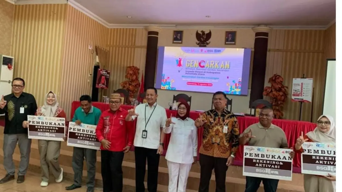 Wakil Bupati Gorontalo Utara, Nurjanah Hasan Yusuf, bersama  Kepala OJK SulutGo Robert Sianipar dan jajaran lainnya usai melakukan edukasi keuangan untuk petani di Gorut, pekan lalu.