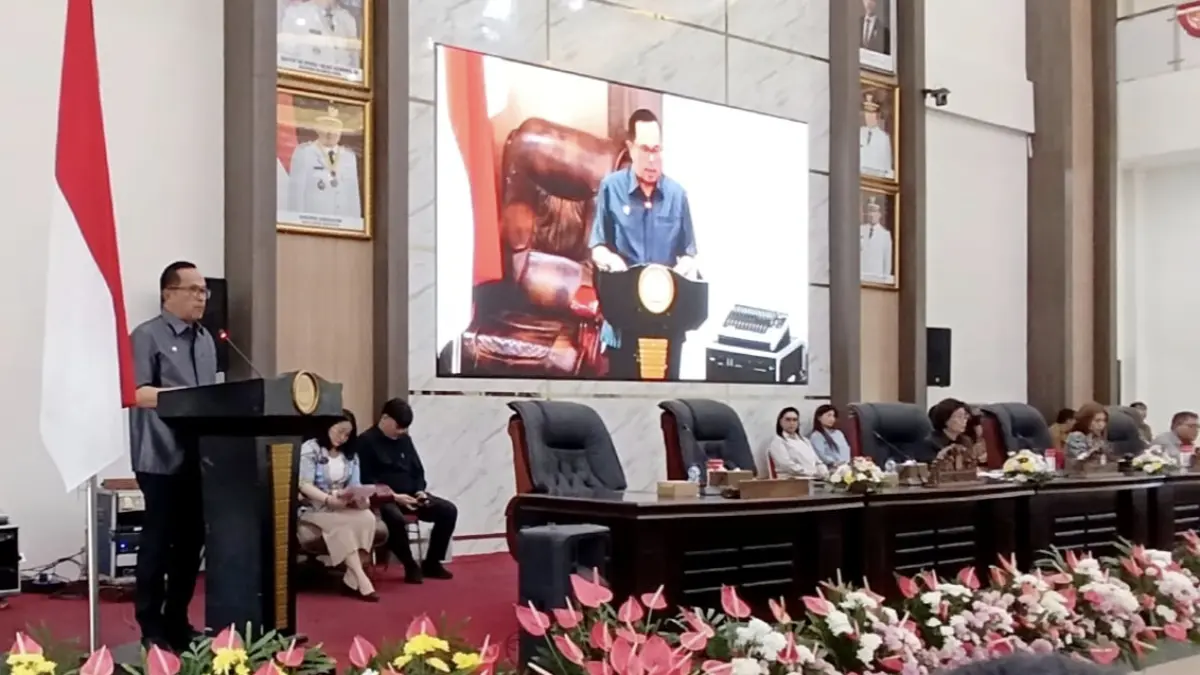 Wakil Wali Kota dr Richard Sualang saat menyampaikan KUA-PPAS Perubahan APBD 2026 dalam rapat paripurna, Selasa (18/18)