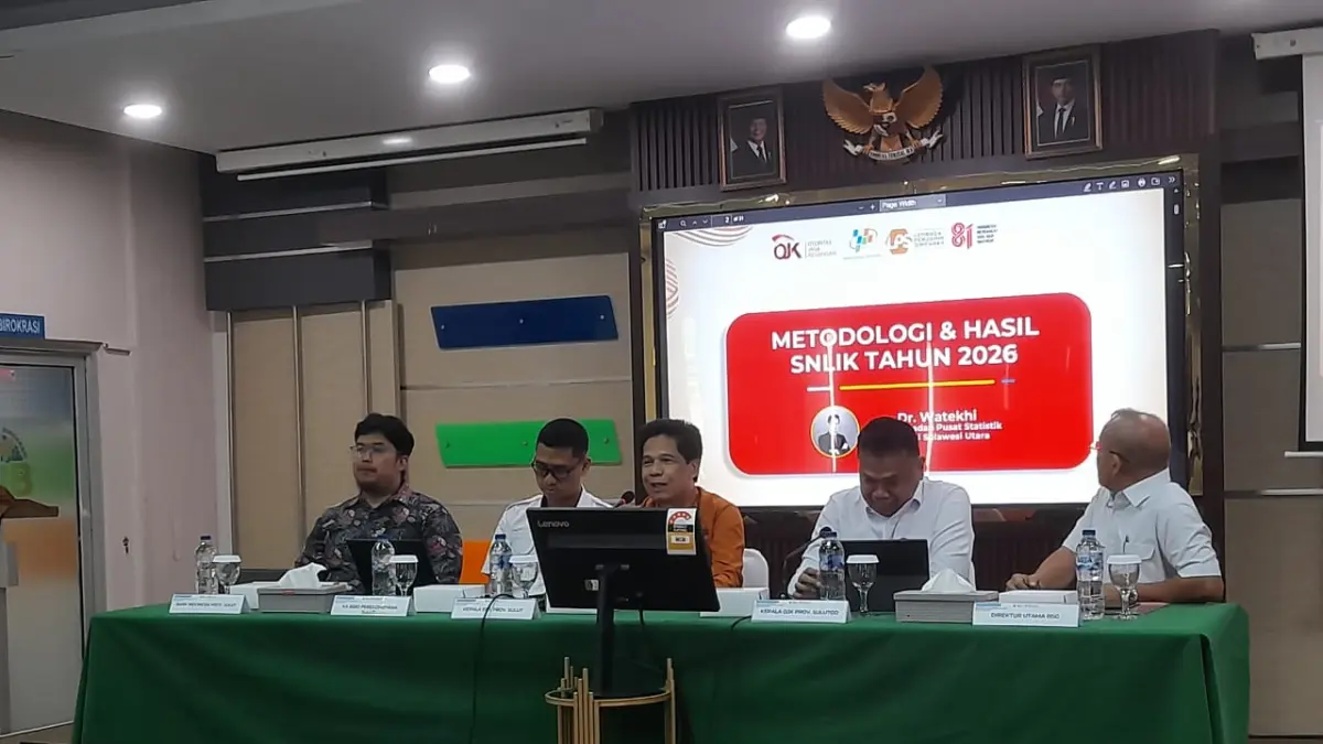 Kepala BPS Sulut Watekhi, Kepala OJK SulutGo Robert Sianipar,Kepala Biro Perekonomian Pemprov Sulut Reza Dotulung, Direktur Umum BSG Joubert Dondokambey, serta Kepala Tim Implementasi Kebijakan dan Pengawasan SP PUR BI Sulut Ircham Andrianto Taufick, di sela kegiatan Media Update Triwulan III-2026, Rabu (19/8)