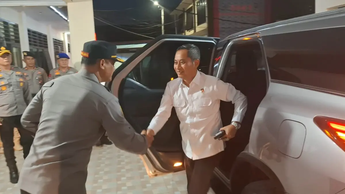 Kapolres Bitung AKBP Arie Sulistyo Nugroho menyambut tim dari Bareskrim Polri.(Dok Istimewa)