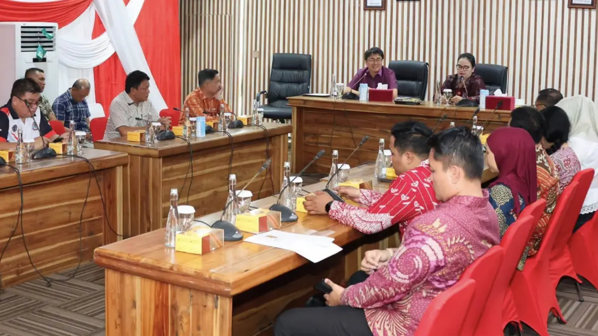 BERBAGI: Wali Kota Manado dan beberapa pejabat Pemkot menerima kunjungan Wali Kota Semarang, Jumat (31/8) di ruang Tolu
