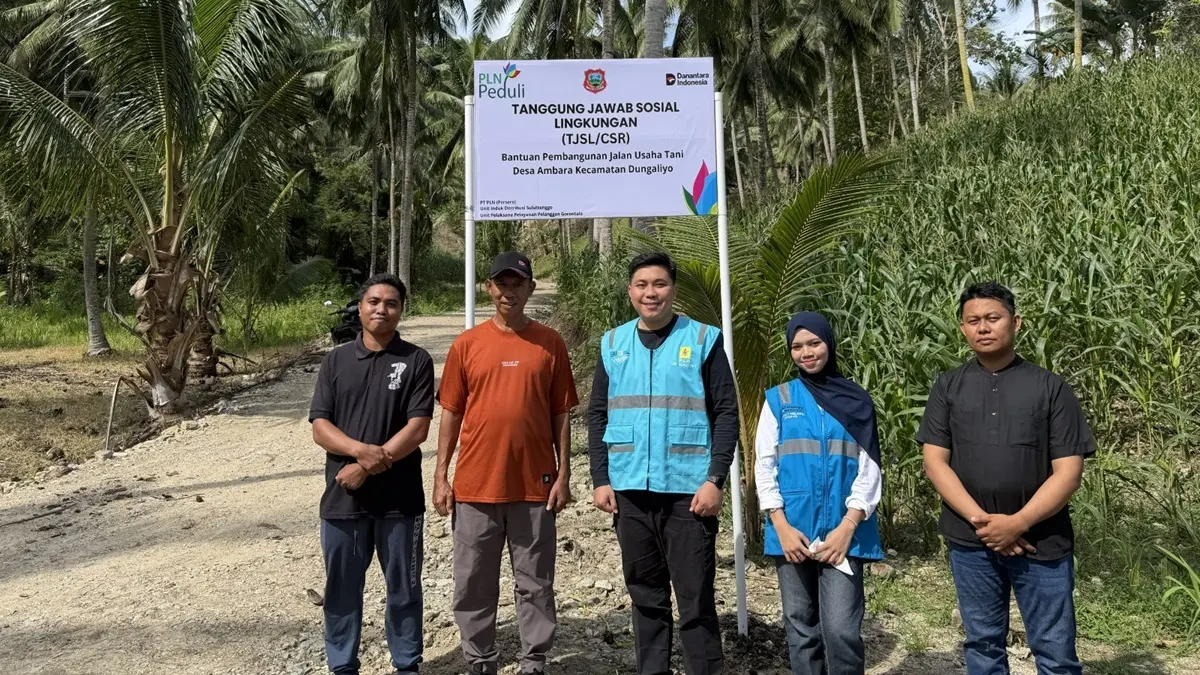 PLN UP3 Gorontalo Salurkan Bantuan Pembangunan Jalan Usaha Tani Desa Ambara