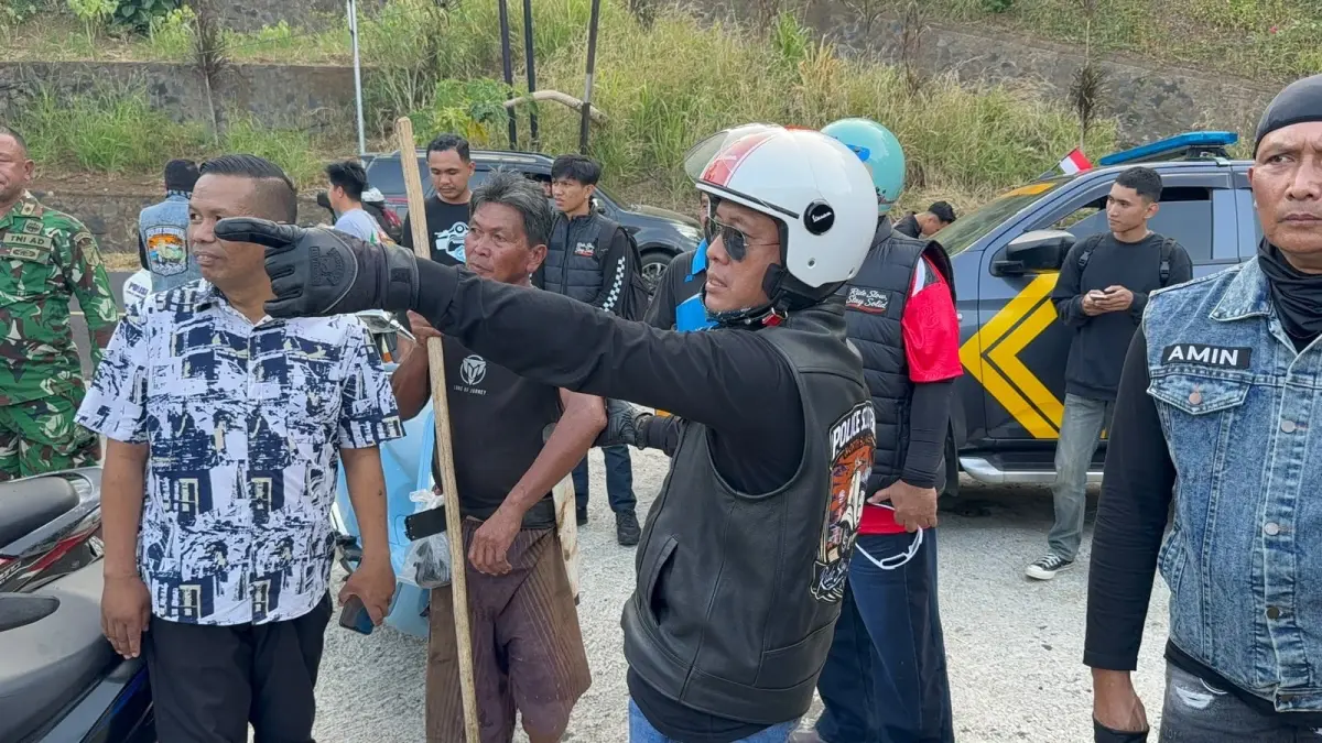 Wakapolda Sulut Brigjen Pol Awi Setiyono memantau langsung situasi kebakaran lahan perkebunan yang terjadi di Kelurahan Tinoor Dua, Lingkungan 5, tepatnya di kawasan Perkebunan Kekewuran.