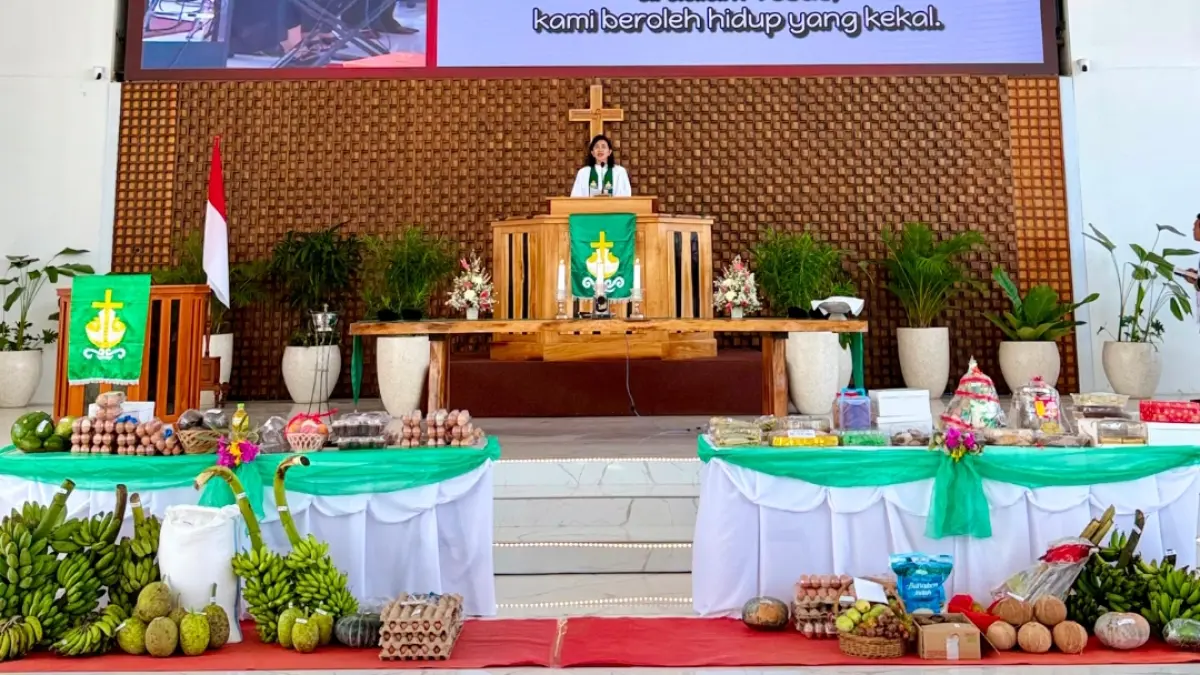 Sukacita di ibadah pengucapan syukur jemaat GMIM Bukit Moria Rike tahun 2026 yang dipimpin Pdt Julien Rotty