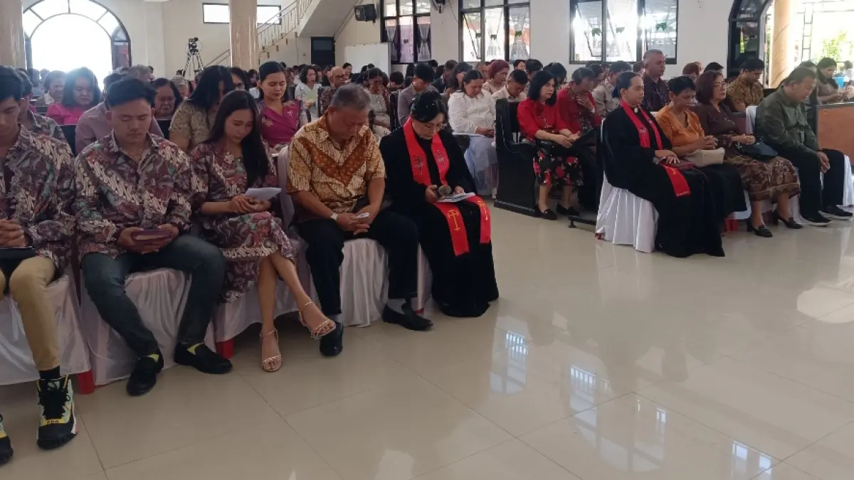 Ibadah pengucapan syukur dirangkaikan dengan penerimaan dan pengutusan pendeta jemaat di GMIM Betlehem Kawangkoan Baru