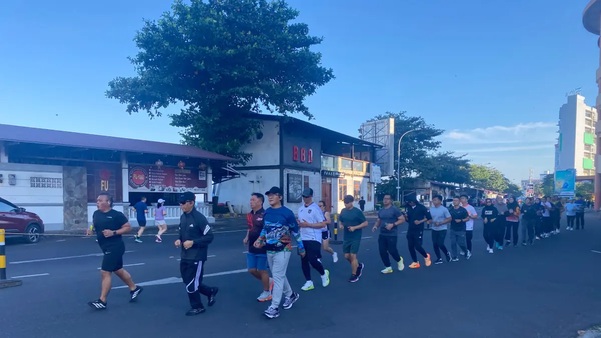 Wakapolda Sulawesi Utara Brigjen Pol Awi Setiyono merupakan salah satu penggemar slow jogging. Di waktu senggang, ia rutin melakukan aktivitas tersebut bersama sejumlah anggota Polda Sulut.