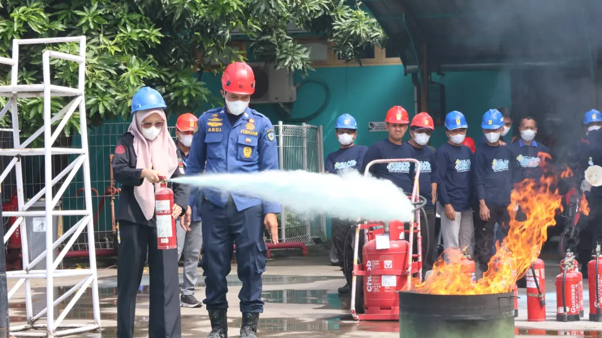 PLN UIP3B Sulawesi Perkuat Kesiapsiagaan Tanggap Darurat Bersama Damkarmat Kendari