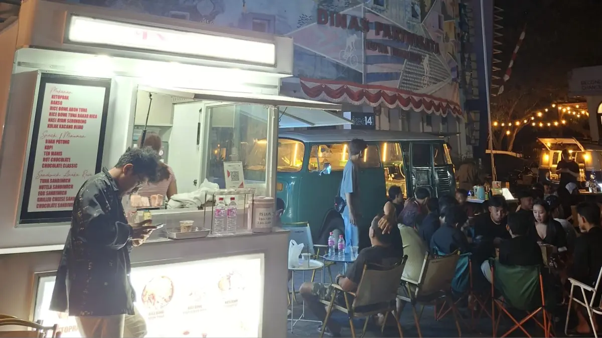 BANJIR PEMINAT: Warga di FX Kitchen, Kawasan Megamas Sabtu (29/08/26), tepatnya di Kantor Disbudpar Manado, Sabtu (29/08/26).