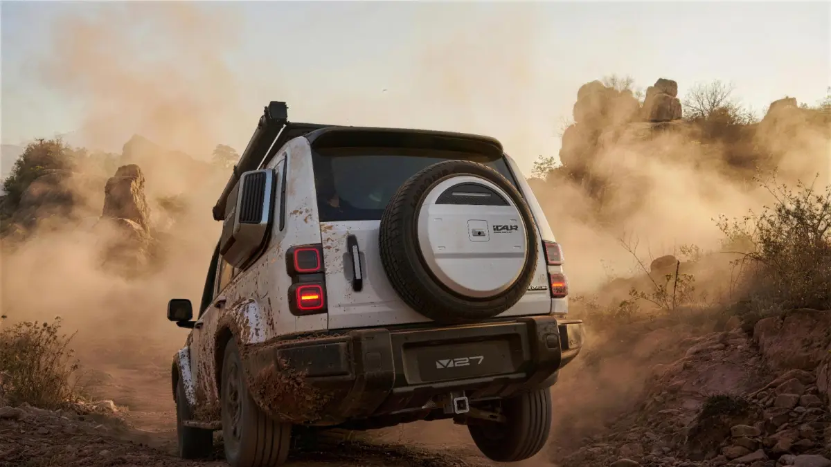 iCAR V27 mampu menerjang genangan 600 mm dengan Wading Mode dan baterai IP68 tahan air.
