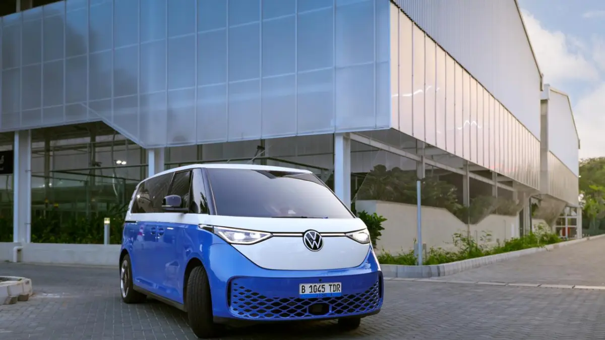 Volkswagen ID. Buzz dalam balutan warna twotone Medium Blue