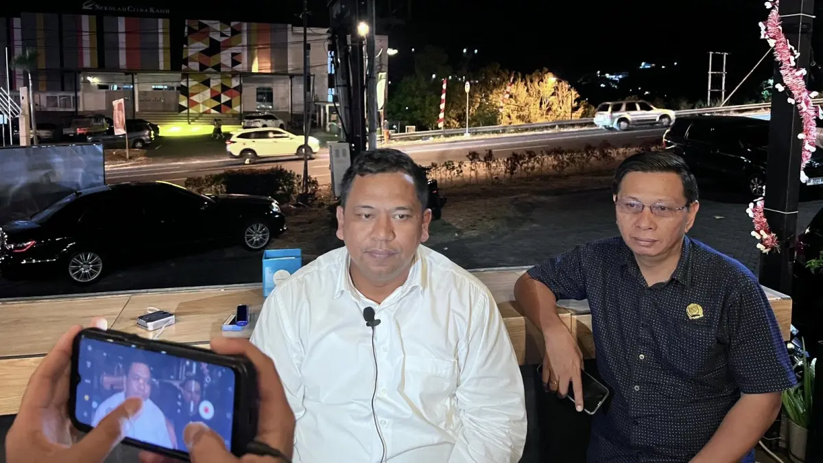 Tim Hukum korban, yaitu Arisdo Fermando Silalahi (kiri) bersama Jerry Denny Ransun
