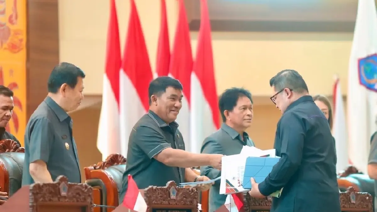 Billy Lombok bersama Gubernur Yulius Selvanus dan Wagub Victor Mailangkay.