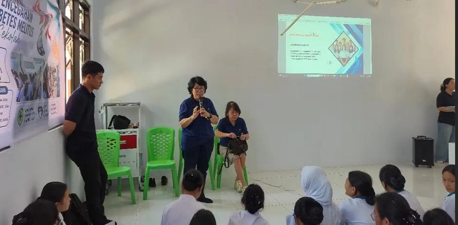 Program SMA Peduli Kesehatan Poltekkes Kemenkes Manado.