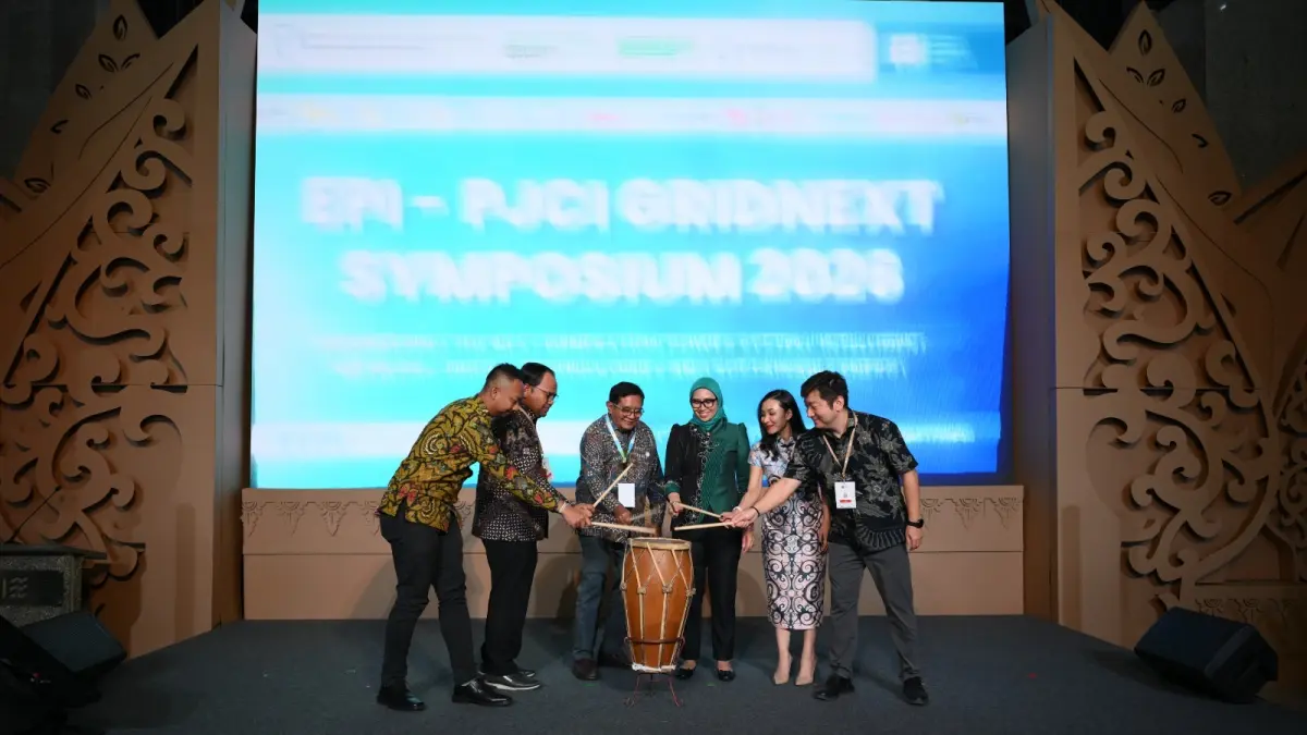 Seremoni Pembukaan Rangkaian Pameran IEE Series - Energy Week 2026 oleh perwakilan asosiasi PJCI, perwakilan exhibitor, dan Lia Indriasari selaku Country General Manager Pamerindo Indonesia