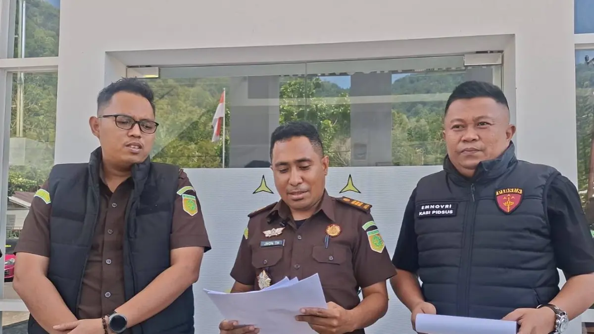 Konferensi Pers Kejari Sangihe terkait Kasus Dugaan Korupsi CSR BSG dan Kasus Tol Laut, Senin (7/9/26).