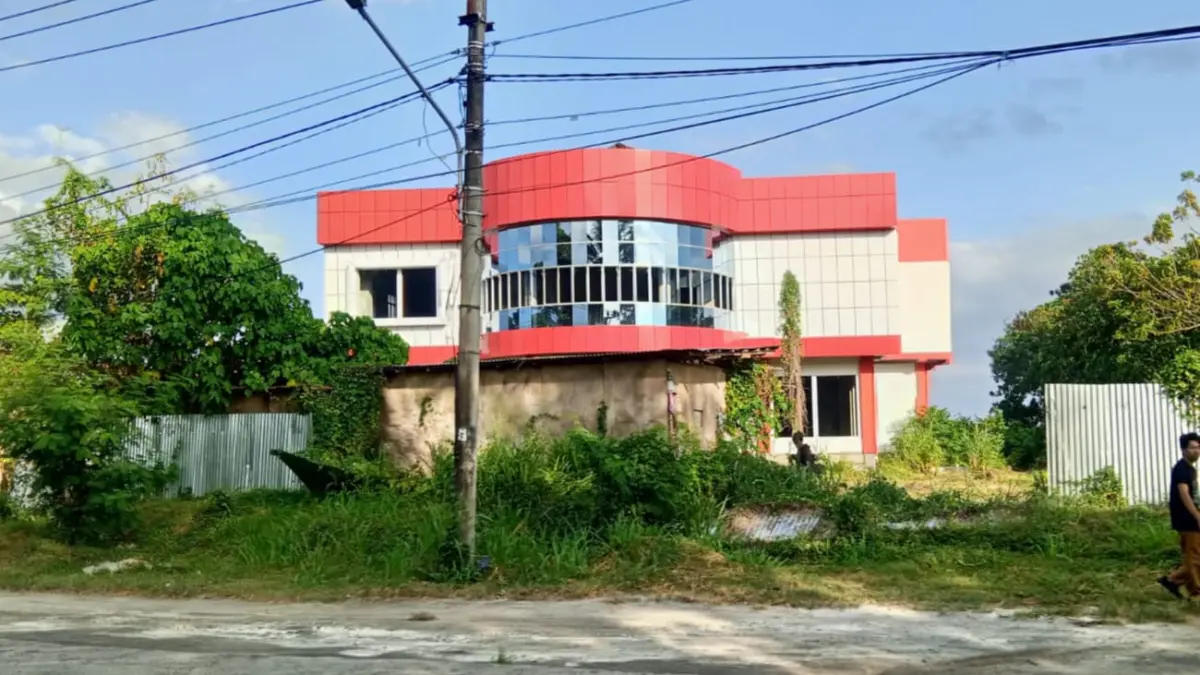 Pembangunan gedung PTSP Kota Bitung&nbsp;dilanjutkan pada tahap II dengan pelaksana pekerjaan CV Sanur Putri Januar.(Franky/MP)