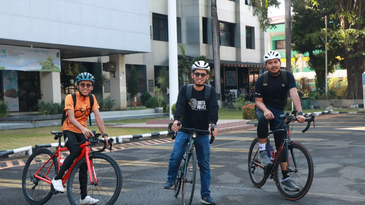 sebagian pegawai PLN UIP Sulawesi menggunakan sepedaa saat bekerja. (